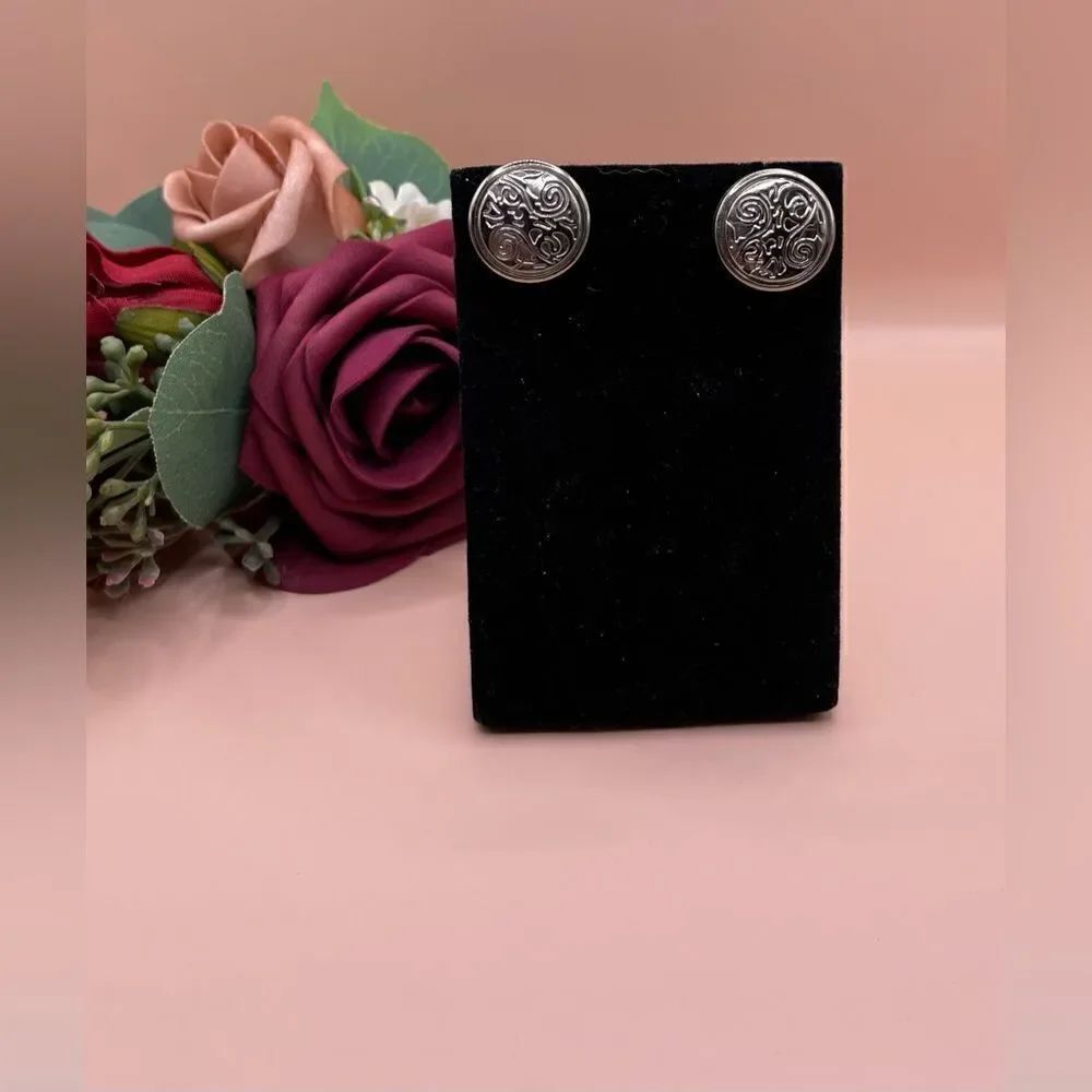 🔥❤️🔥 Embossed Swirl Metal Button Earring Round Metal Button Style Post E… - Picture 3 of 9